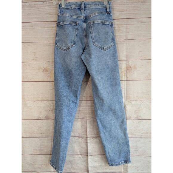 Arizona Women's Juniors Size 1 Blue High Rise Distressed Curvy Stretch Mom Jean - Picture 2 of 9